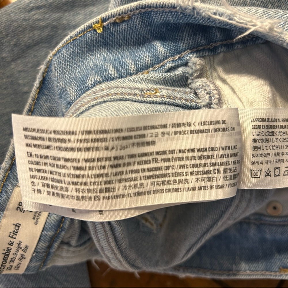 Abercrombie & Fitch ‘90s Straight Ultra High Rise Asymetrical Waist Jeans, 29/8s - Picture 10 of 10